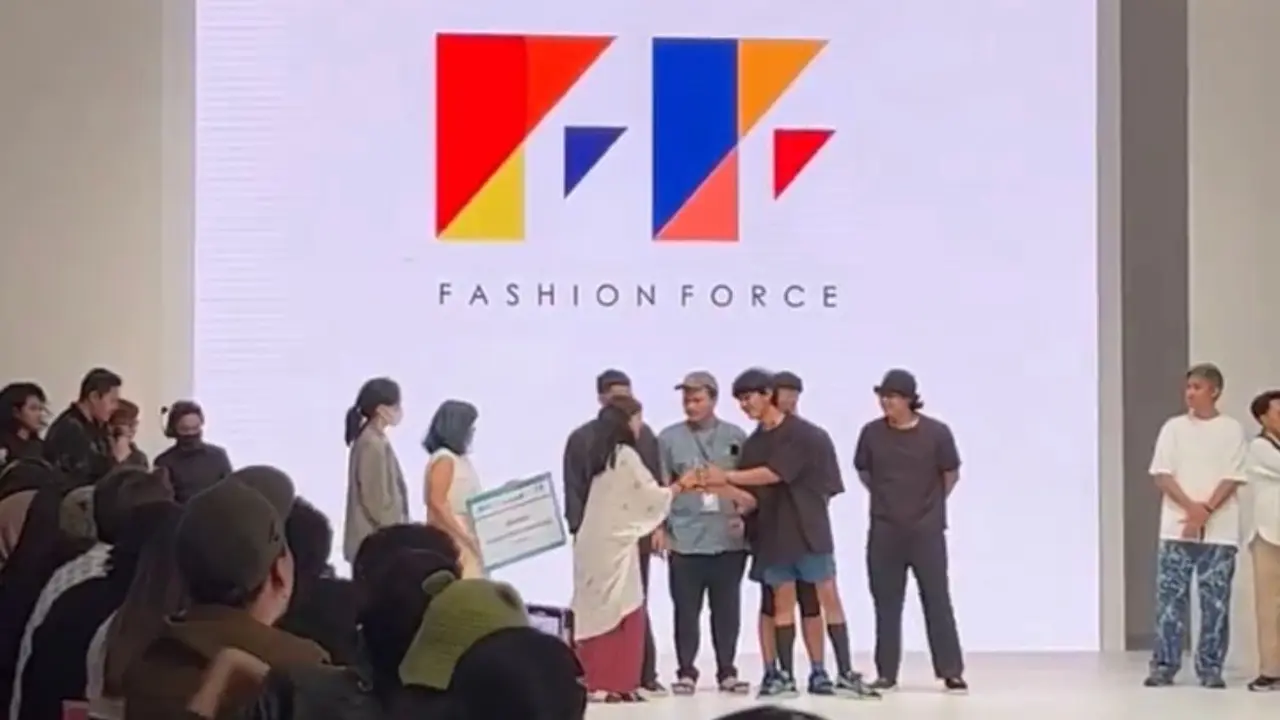 Hijack Sandals pemenang Fashion Force Award untuk kategori aksesoris di JFW 2023