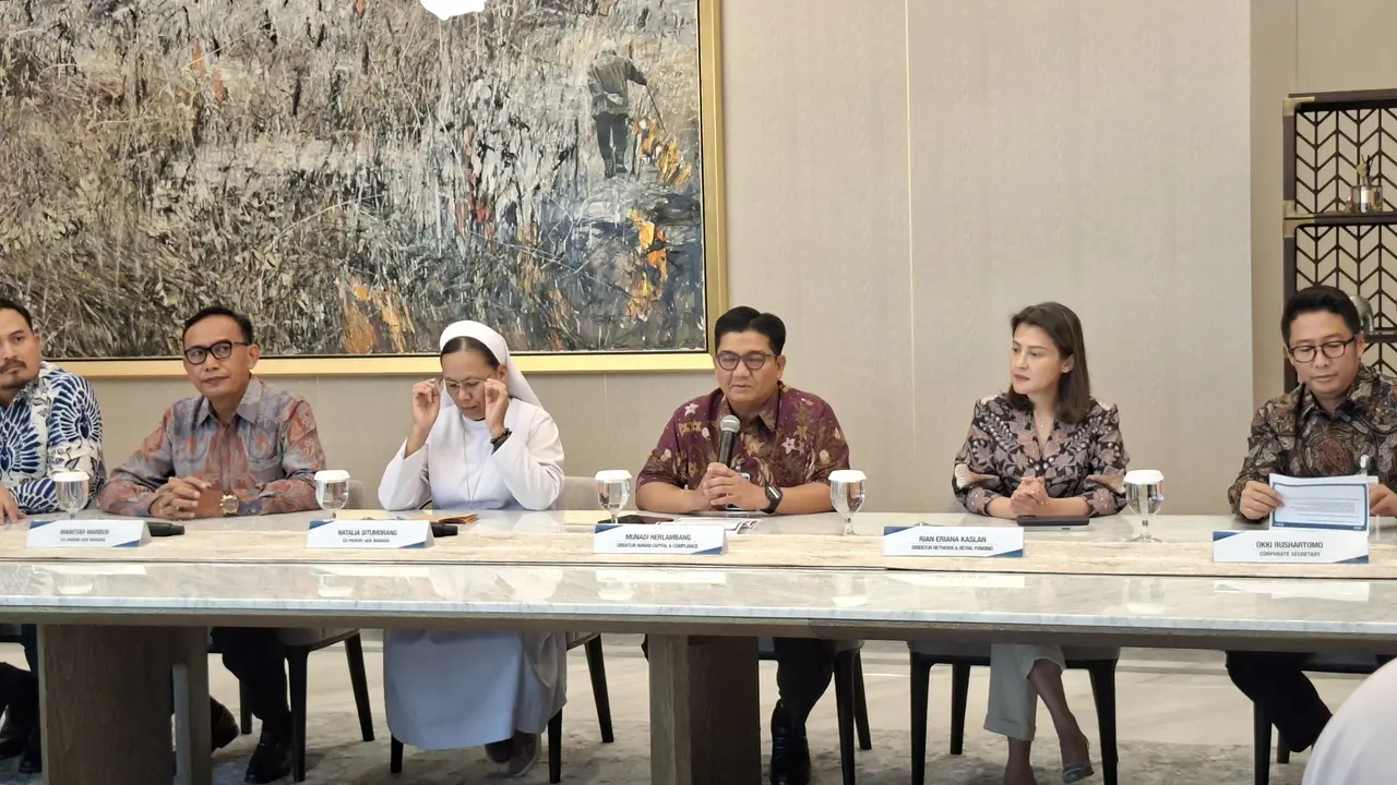 Direktur Human Capital and Compliance BNI, Munadi Herlambang dalam konferensi pers dana nasabah umat Gereja Aek Nabara di Grha BNI, Jakarta, Rabu (22/4/2026). (Liputan6.com/Arief)