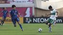 Striker Thailand, Kanyanat Chetthabutr (kiri) menjadi penyumbang gol terbanyak pada laga tersebut. Ia berahasil mencetak hattrick masing-masing di menit ke-27, 36', dan 71'. Satu gol tambahan lagi dicetak oleh  Irravadee Makris pada menit ke-76. (Dok. PSSI)