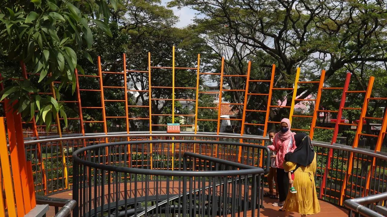 Lokasinya di Tebet Barat Raya. Luasnya mencapai 7,3 hektare