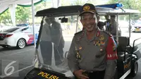 Kapolda Metro Jaya Irjen. Pol Tito Karnavian tiba untuk menghadiri acara silahturahmi di Mapolda Metro Jaya, Jakarta, Selasa (21/7/2015). Pertemuan membahas kondisi terkini Ibukota pasca lebaran dan melakukan halal bihalal. (Liputan6.com/Herman Zakharia)