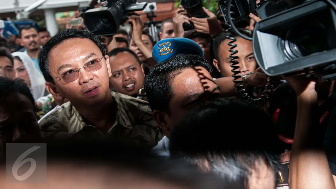 20161201-Ahok Diserahkan Penyidik ke Kejagung-Jakarta