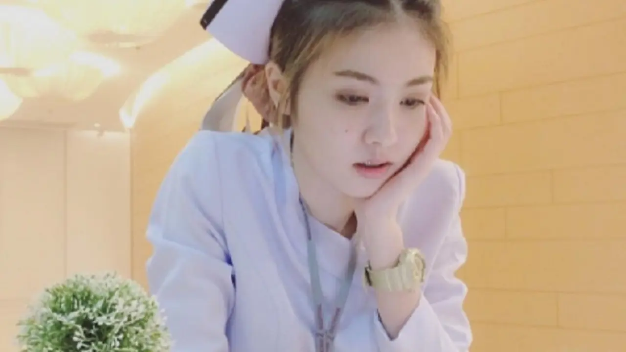 [Bintang] Suster cantik