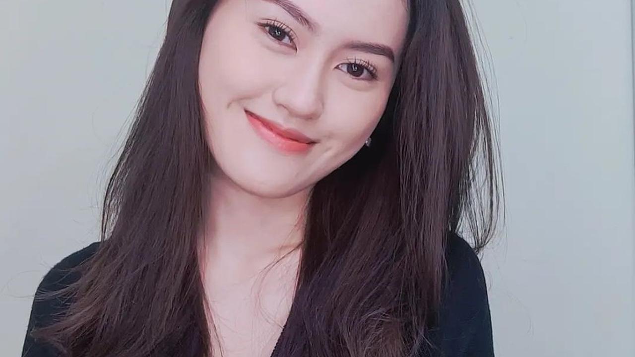 Deriska Almira kini sedang merintis karirnya di dunia hiburan sebagai seorang aktris. Sudah beberapa judul FTV dan serial web yang berhasil ia bintangi.<br>