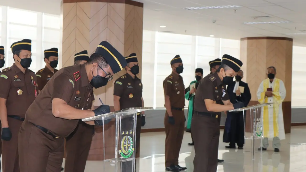 Jaksa Agung melantik anggota tim khusus penuntasan dugaan pelanggaran HAM berat.