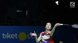 Pebulu tangkis tunggal putri Jepang, Aya Ohori saat melawan unggulan kelima Indonesia Open 2019, Pusarla V Sindhu (India) di Babak 32 besar Indonesia Open 2019 di Istora Senayan, Jakarta, Rabu (17/7/2019). Aya Ohori kalah 21-11, 15-21. 15-21. (Liputan6.com/Helmi Fitrhiansyah)