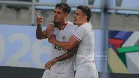 Shayne Pattynama dan Ragnar Oratmangoen berselebrasi dalam duel Timnas Indonesia versus Timor Leste, fase grup Piala AFF 2026 di Stadion Chonburi, Thailand, Jumat (31/7/2026). (PSSI)
