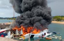 Detik-Detik Speedboat Ditumpangi Cagub Maluku Utara Benny Laos Meledak dan Terbakar Hebat