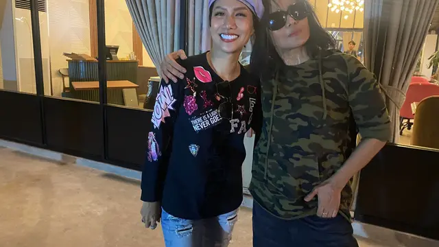 Atiek CB masih mendapat sambutan yang luar biasa dari para penggemarnya saat tampil di Karma Ruang.