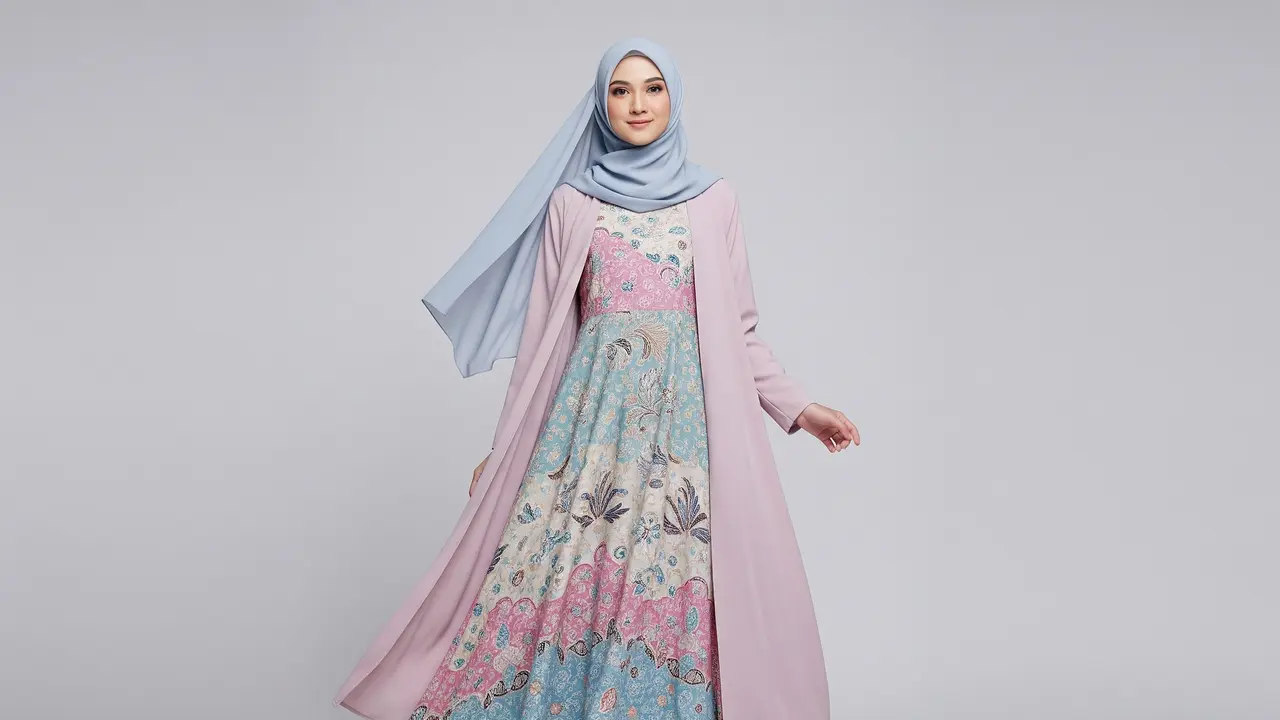 Gamis Batik Pastel Kombinasi Outer Polos untuk Gaya Kasual Formal