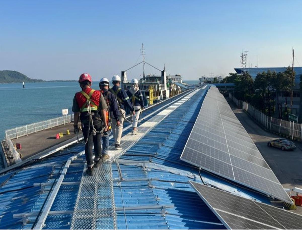 Tahukah Anda? ASDP Sulap Pelabuhan Merak & Bakauheni Jadi Pelabuhan Hijau dengan Panel Surya Raksasa!