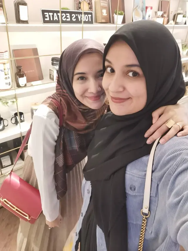 Potret Kompak 6 Selebriti Bersama Saudara Perempuannya, Sister Goals