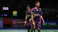 Fajar Alfian/Muhammad Rian Ardianto bertanding menghadapi ganda putra China, Liu Yuchen/Ou Xuanyi, pada perempat final Indonesia Open 2022 di Istora Senayan, Jakarta, Jumat (17/6/2022). Fajar/Rian kalah dua gim langsung. (Bola.com/Bagaskara Lazuardi)