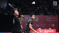 Ganda campuran Indonesia, Tontowi Ahmad/Liliyana Natsir saat melawan Zhang Nan/ LIU Xuanxuan (China) di perempat final Indonesia Masters 2018 di Istora Senayan, Jumat (26/1). Tontowi/Liliyana unggul 21-18 21-19. (Liputan6.com/Helmi Fithriansyah)