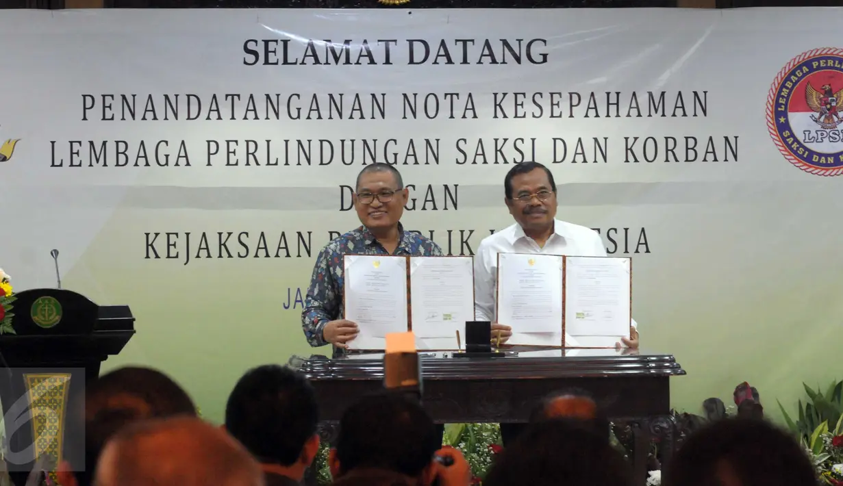 Kejaksaan Agung dan LPSK memperpanjang nota kesepahaman atau MoU, di Jakarta, Selasa (19/4). MoU tersebut juga mengatur tentang perlindungan kepada pelapor dan juga pelaku yang bekerjasama. (Liputan6.com/Helmi Afandi)