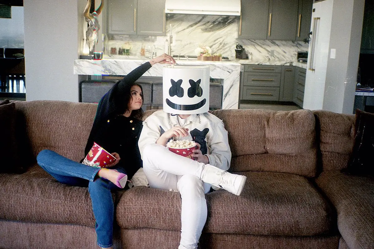 [Bintang] Wolves, Lagu Kolaborasi Selena Gomez dan Marshmello