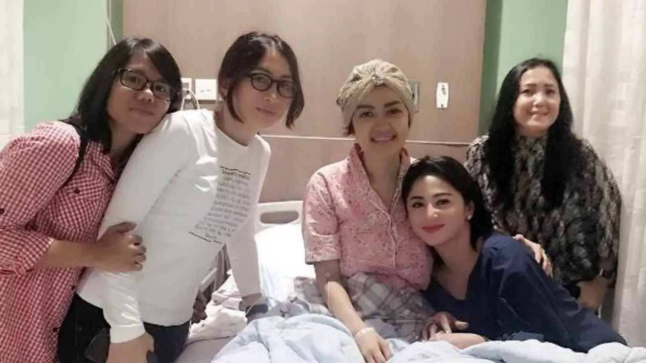 [Bintang] Julia Perez dan Dewi Perssik