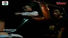 Polisi menggeledah sebuah kontrakan milik pelaku pengancam bom Masjid Istqlal di Kembangan.
