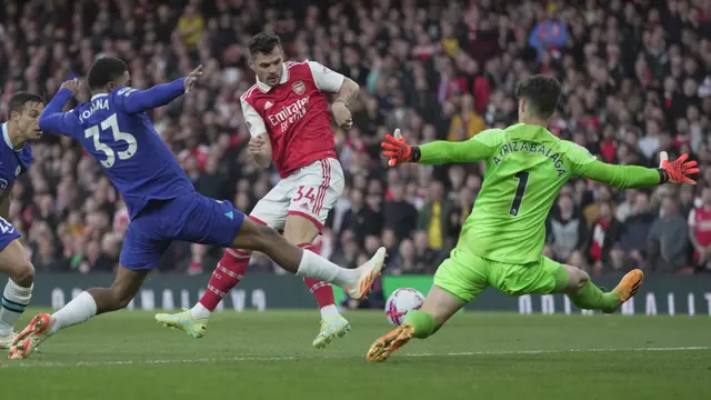 Foto: Arsenal Jaga Asa Juara Liga Inggris, Chelsea Hati-hati Degradasi