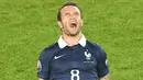 3. Mathieu Valbuena, skandal seks yang melibatkan dirinya dan Karim Benzema membuat warga Prancis kesal. Kemungkinan hal itu karena laporan gelandang ini membuat Benzema, striker andalan Prancis gagal tampil di Euro 2016. (AFP/Mehdi Fedouach)