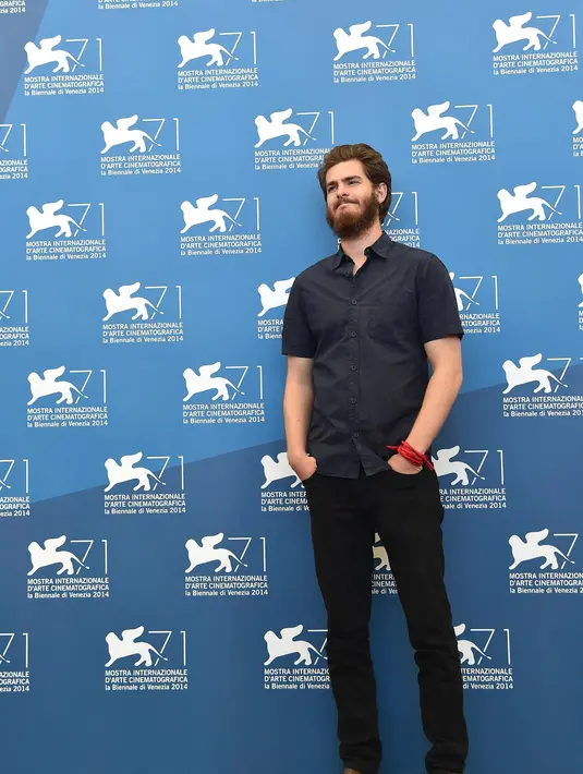 Tak lagi berperan sebagai Spider-Man, di film terbarunya Andrew Garfield dan keluarganya diusir dari rumah mereka. (Bintang/EPA)