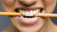 Gigit Pensil Bisa Redakan Sakit Kepala, Benarkah?