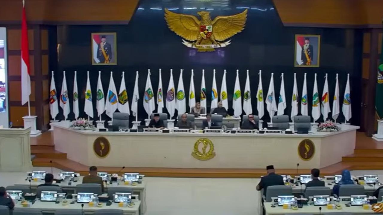 VIDEO: Panas! Banjir Interupsi DPRD PDIP Vs Golkar Depan Dedi Mulyadi Soal Tambang "Terserah!"
