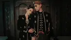 Konsep pemotretan memakai busana adat Jawa ini disebut seperti prewedding. Aura manten juga terpancar dari wajah Al Ghazali yang penuh cinta menatap Alyssa Daguise yang bersandar di pundaknya. Unggahan ini pun langsung mencuri perhatian dan mendapat beragam komentar. (Liputan6.com/IG/@alghazali7)