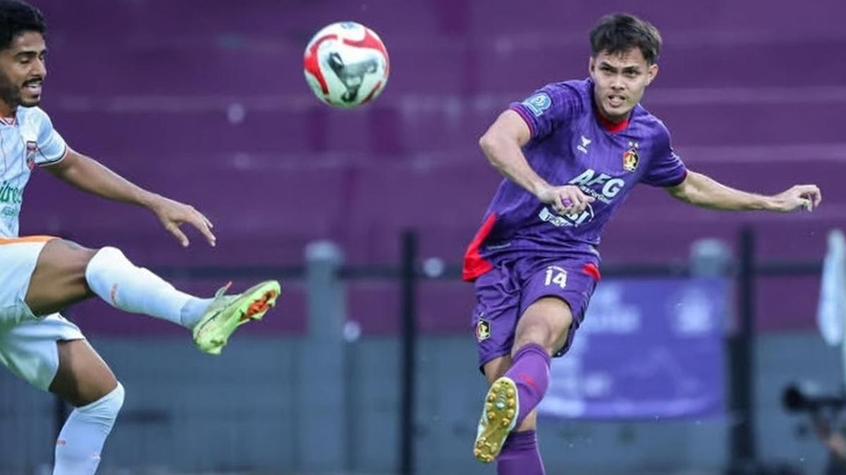 Dikembalikan Persik ke Persib, Rezaldi Hehanussa Menyusul Novri Setiawan ke Semen Padang