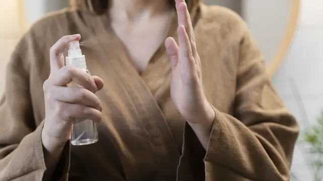 Parfum akan lebih menempel pada permukaan kulit yang lembap