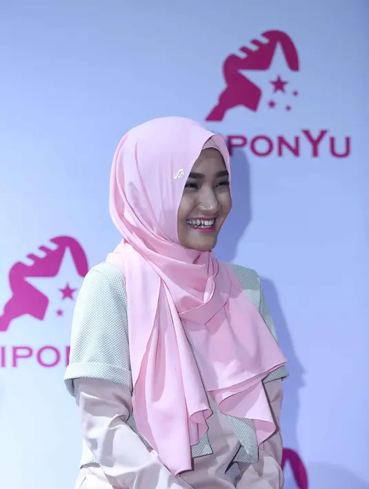 Beruntung teman-teman barunya Fatin memiliki passion dibidang yang sama. Tapi ia juga merasa tidak enak kalau seminggu mendapat jadwal manggung full. (Nurwahyunan/Bintang.com)