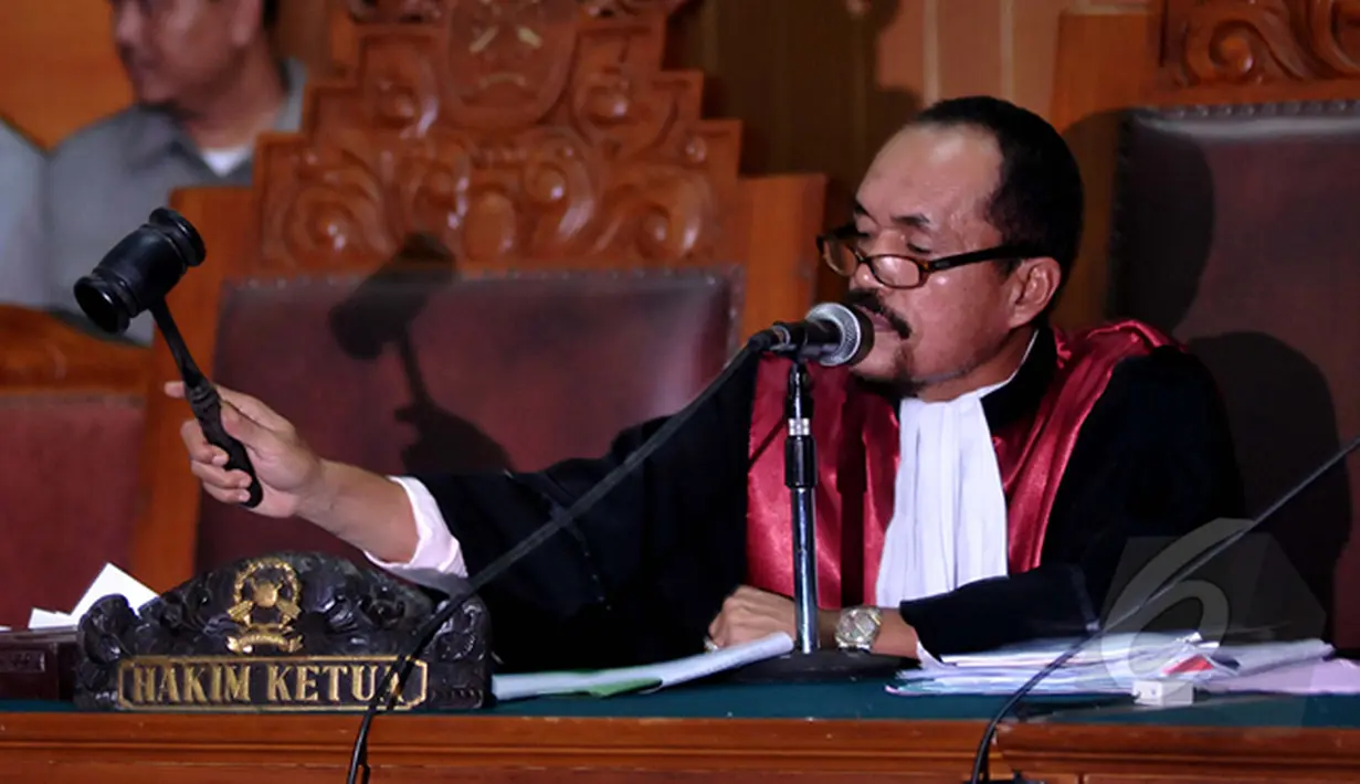 Hakim Sarpin Rizaldi memimpin sidang praperadilan Budi Gunawan kepada KPK di Pengadilan Negeri Jakarta Selatan, Senin (16/2/2015). (Liputan6.com/Johan Tallo)