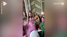 Warganet dihebohkan dengan beredarnya momen pernikahan bocah berusia 10 dan 8 tahun di Rumania.
