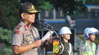 Kapolda, Irjen Pol Unggung Cahyono saat memimpin apel "operasi patuh jaya 2015" di lapangan dit lantas Polda metro jaya, Jakarta, Rabu (27/5/2015). Operasi dimulai hari ini hingga tanggal 11 Juni 2015.  (Liputan6.com/Herman Zakharia)