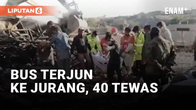 Kecelakaan tragis menimpa sebuah bus penuh penumpang di jalan Pakistan. Bus menabrak tiang jembatan lalu terjun ke jurang, sedikitnya 40 penumpang tewas akibat insiden ini.