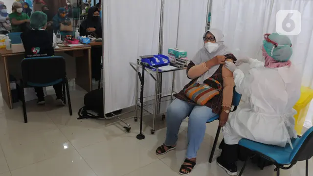 RSUD Tangerang Selatan Laksanakan Vaksinasi Booster untuk Lansia