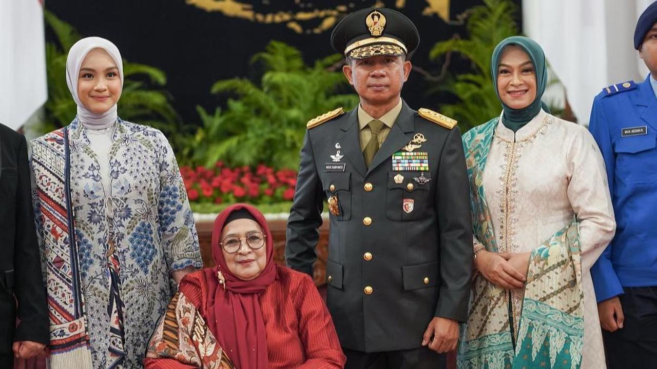Jenderal Agus Subiyanto datang bersama keluarga tercinta pada saat dilantik menjadi Kasad. <br>