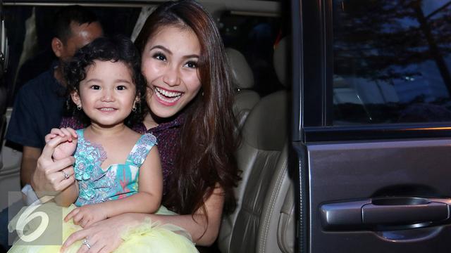 Heboh Anak Ayu Ting Ting Akhirnya Bertemu Enji Showbiz Liputan6 Com