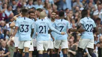 Para pemain Manchester City merayakan gol Kyle Walker saat menghadapi Newcastle United, di Etihad Stadium, Minggu (2/9/2018) dini hari WIB.  (AP Photo/Jon Super)