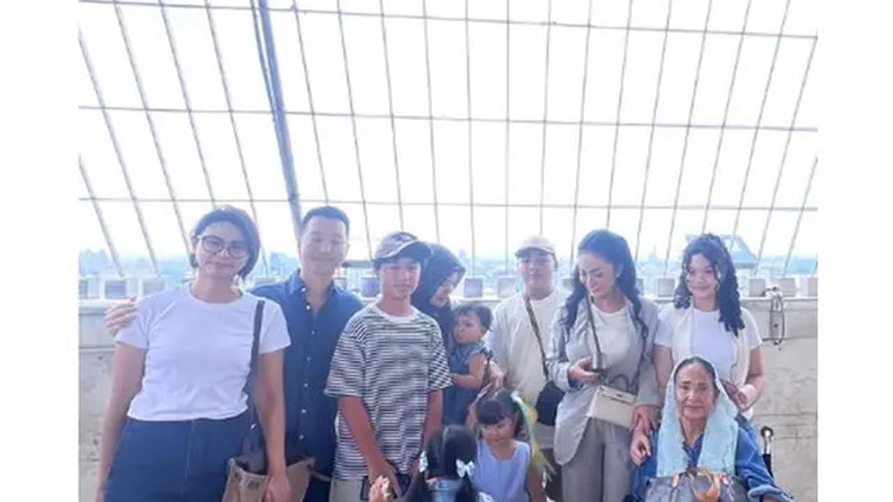 Aurel Liburan ke Madrid, Ini 6 Potret Krisdayanti Momong Ameena dan Azura di Jakarta