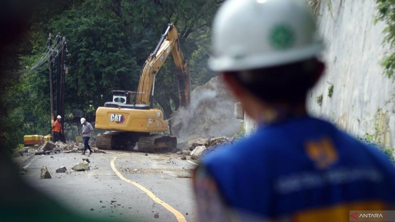 BBPJN Targetkan Tuntaskan Pembersihan Longsor Trenggalek-Ponorogo dalam Dua Hari