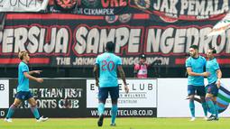 Sabah FC membuka keunggulan saat laga baru berjalan tiga menit. Sebuah gol bunuh diri dilakukan oleh pemain Persija Jakarta. (Bola.com/Ikhwan Yanuar)