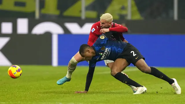 FOTO: Olivier Giroud Bawa AC Milan Taklukkan Inter Milan di San Siro