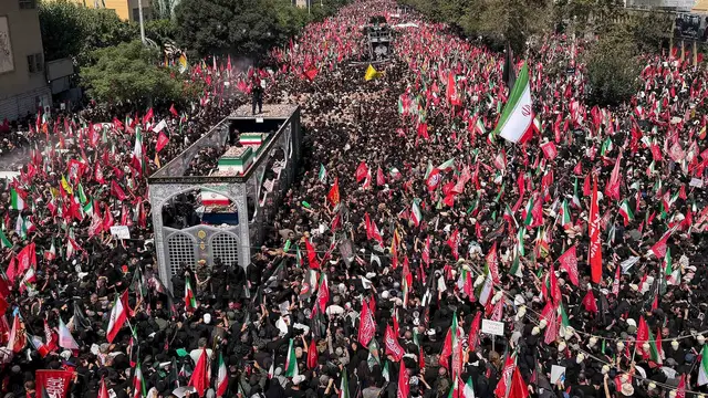 Jutaan Pelayat Antar Ali Khamenei Menuju Peristirahatan Terakhir