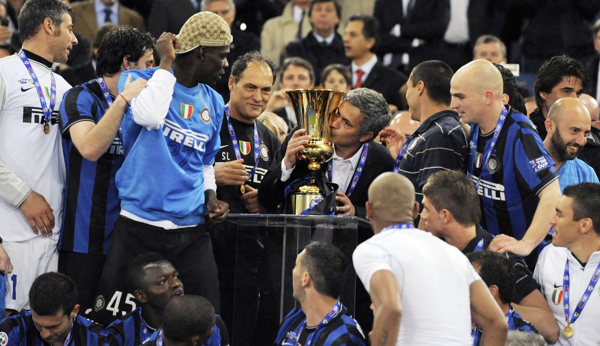 Inter Milan begitu beruntung kala Jose Mourinho menahkodai klub asal Italia tersebut. Tak tanggung-tanggung pelatih asal Portugal itu sukses mengantarkan Inter Milan menjadi klub Italia pertama yang meraih treble winners yakni pada musim 2009/2010. (AFP/ALberlto Lingria)