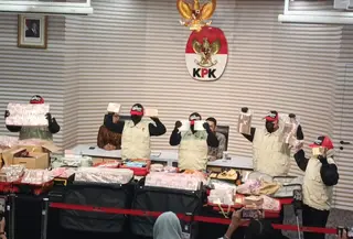 Komisi Pemberantasan Korupsi (KPK) mengungkap adanya dugaan korupsi berupa suap dan penerimaan lainnya atau gratifikasi di lingkungan Kementerian Agraria dan Tata Ruang/Badan Pertanahan Nasional (ATR/BPN). (Liputan6.com/Dimas Ramadhan Wicaksana)