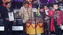 Menteri Komunikasi dan Informatika, Rudiantara mewakili Wakil Presiden Jusuf Kalla dan Raja Dangdut Rhoma Irama resmi membuka acara LIDA. Tabuhan Dol (alat musik tabuh asal Bengkulu) sebagai pembuka acara LIDA resmi dibuka. (Bambang E Ros/Bintang.com)