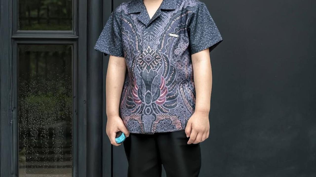Raffi dan Nagita Pamer Foto Keluarga Pakai Batik, Netizen Malah Salfok ke Editannya