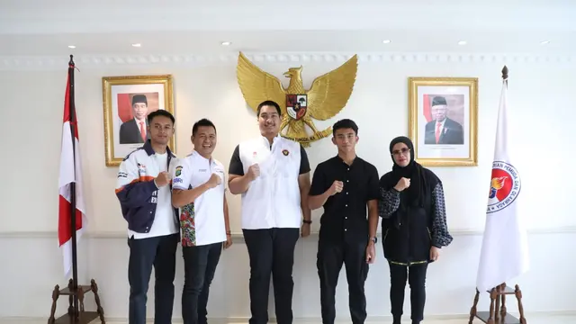 Pembalap Mario Aji Bertemu dengan Menpora Dito Ariotedjo