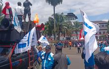 6 Tuntutan Demo Buruh di Gedung Sate, Hingga Sorot Naiknya Tunjangan DPR
